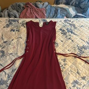 Maroon no sleeves XS dress. Brand is ANN TAYLOR. Made in Indonesia.